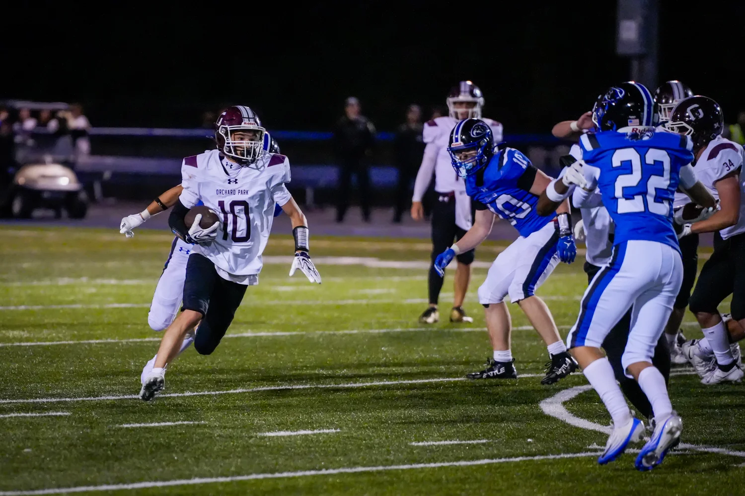 RB turning the corner on the defense